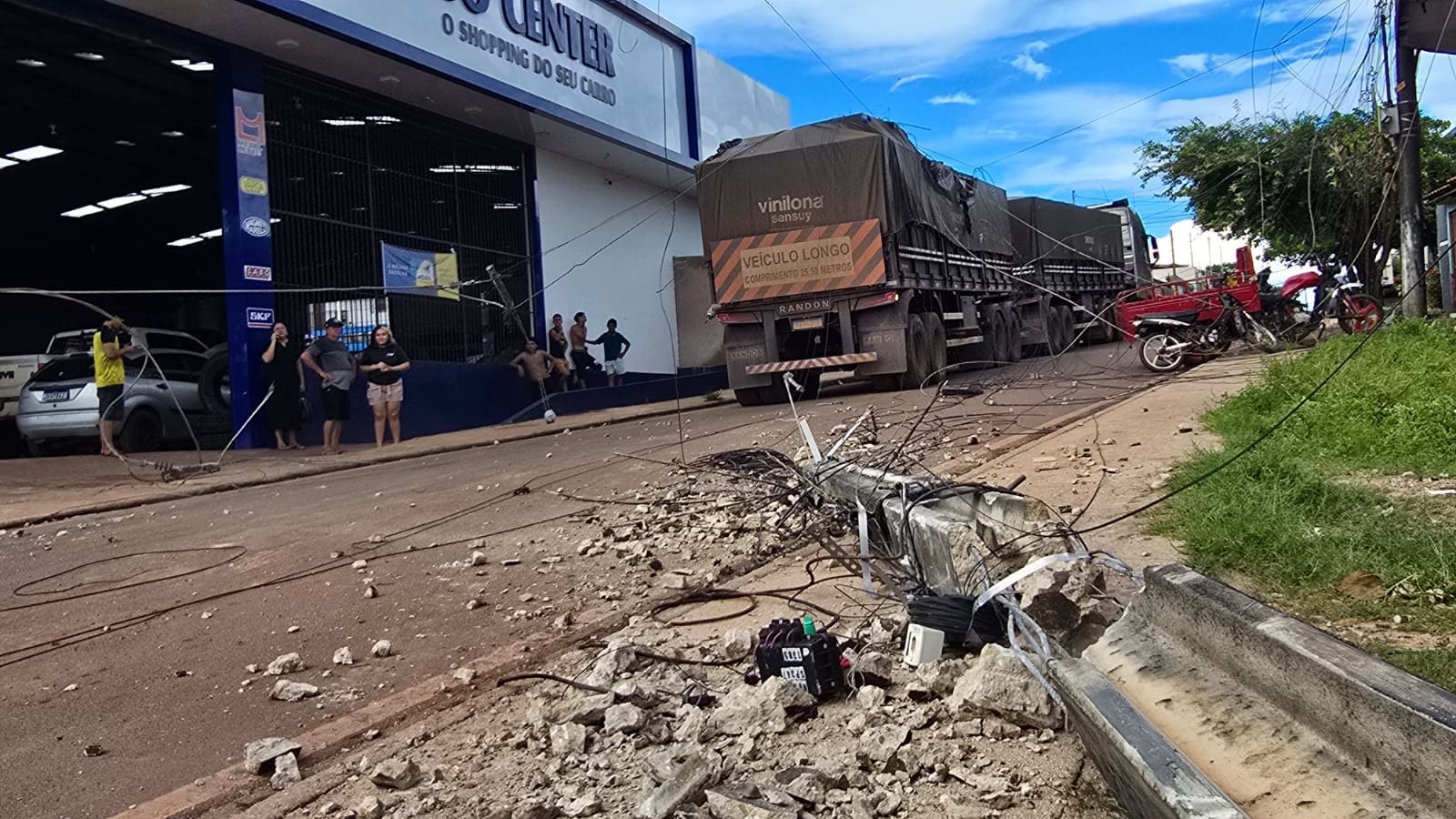 Acidente com Carreta Provoca Falta de Energia em Vários Bairros de Santarém