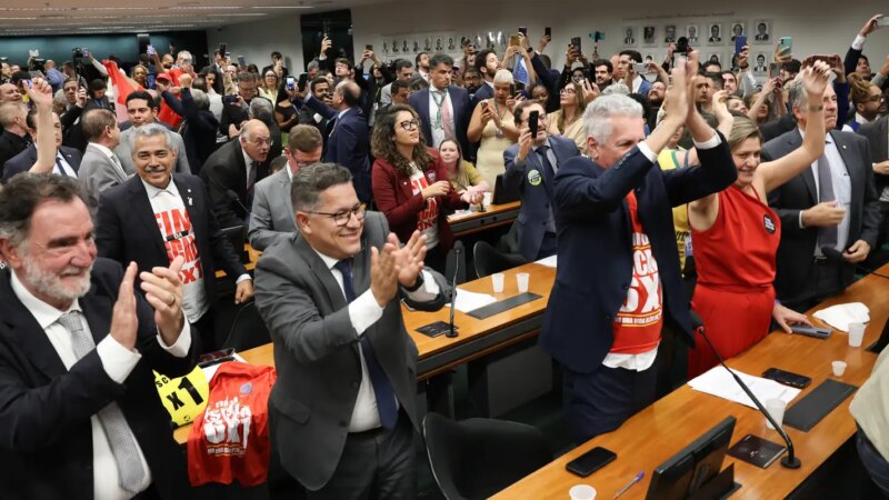 Comissão da Câmara Aprova PEC que Elimina Escala 6X1 e Altera Jornada de Trabalho