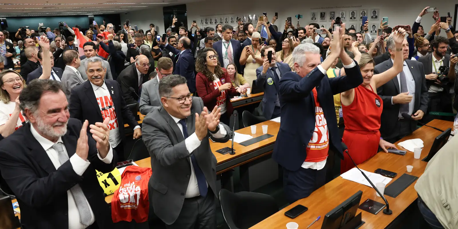 Comissão da Câmara Aprova PEC que Elimina Escala 6X1 e Altera Jornada de Trabalho