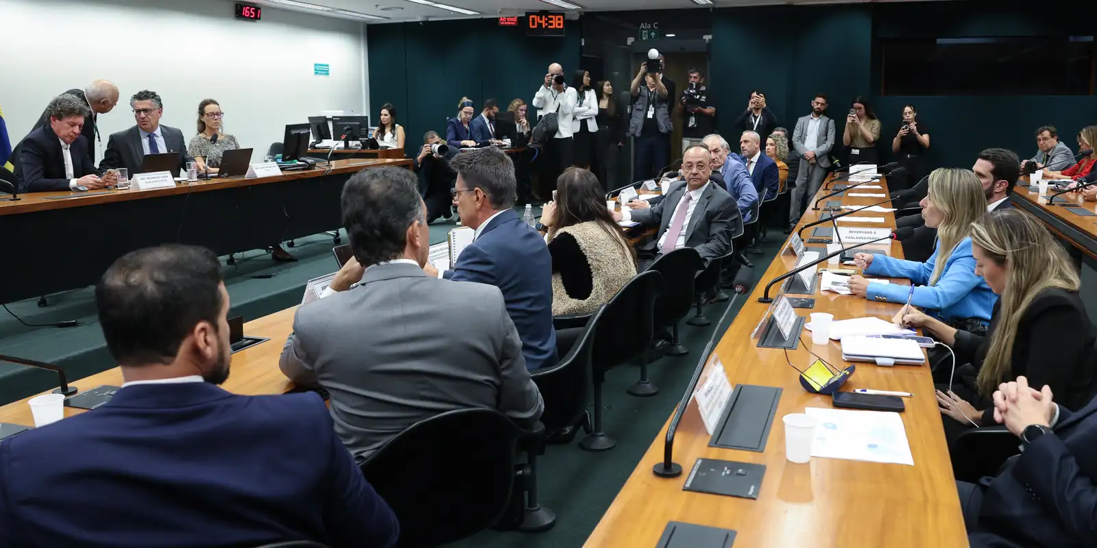 Adiado o Voto da PEC que Elimina a Escala 6×1 na Jornada de Trabalho