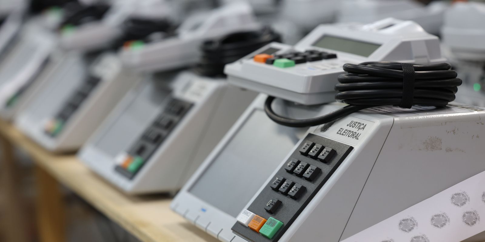 TSE Lança Comissão para Combater Uso Ilegal de Inteligência Artificial nas Eleições