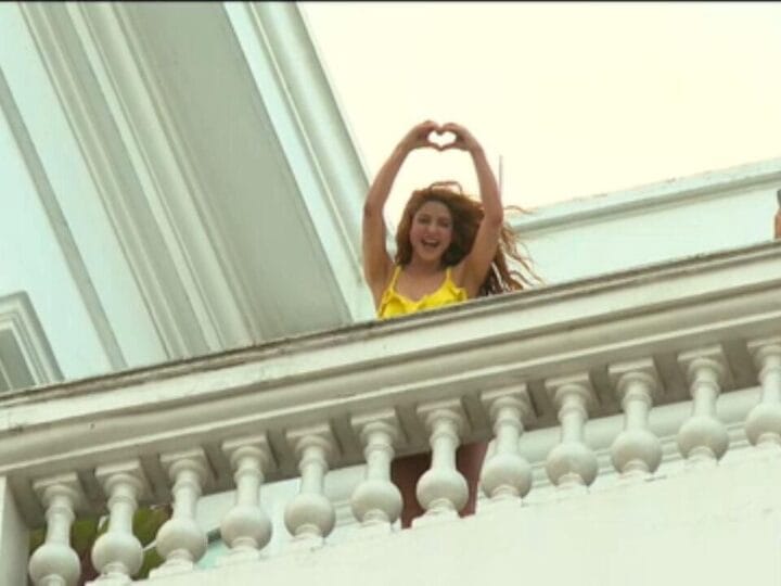 A Evolução de Shakira: Do Show Intimista em Manaus ao Megaevento em Copacabana