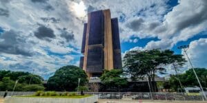 A Influência dos Juros na Dívida Pública Brasileira: Uma Nova Perspectiva