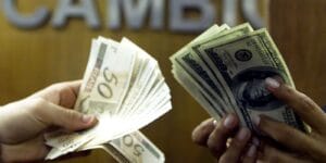 Dólar Fecha Abaixo de R$ 5 com Alívio nas Tensões do Oriente Médio