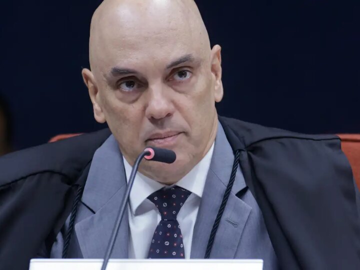 Moraes Solicita Análise da PGR sobre Inclusão de Jair e Flávio Bolsonaro em Inquérito