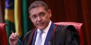 Kassio Nunes Marques assume presidência do TSE com André Mendonça como vice
