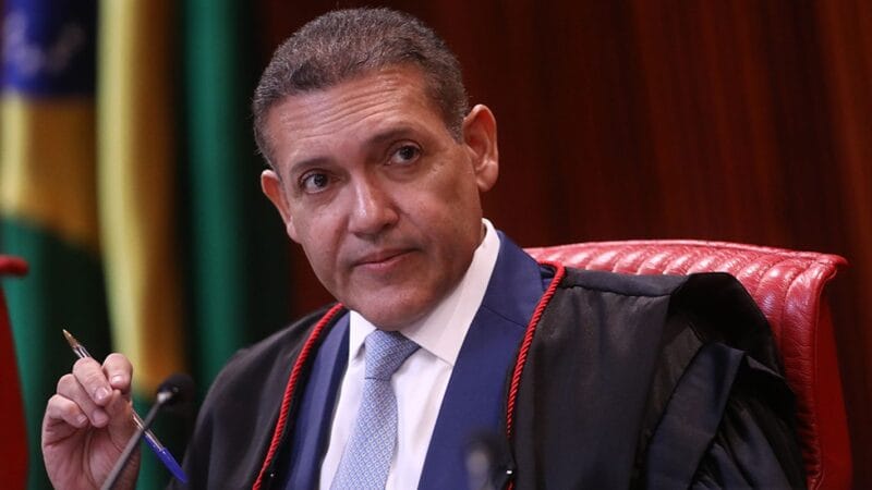 Kassio Nunes Marques assume presidência do TSE com André Mendonça como vice