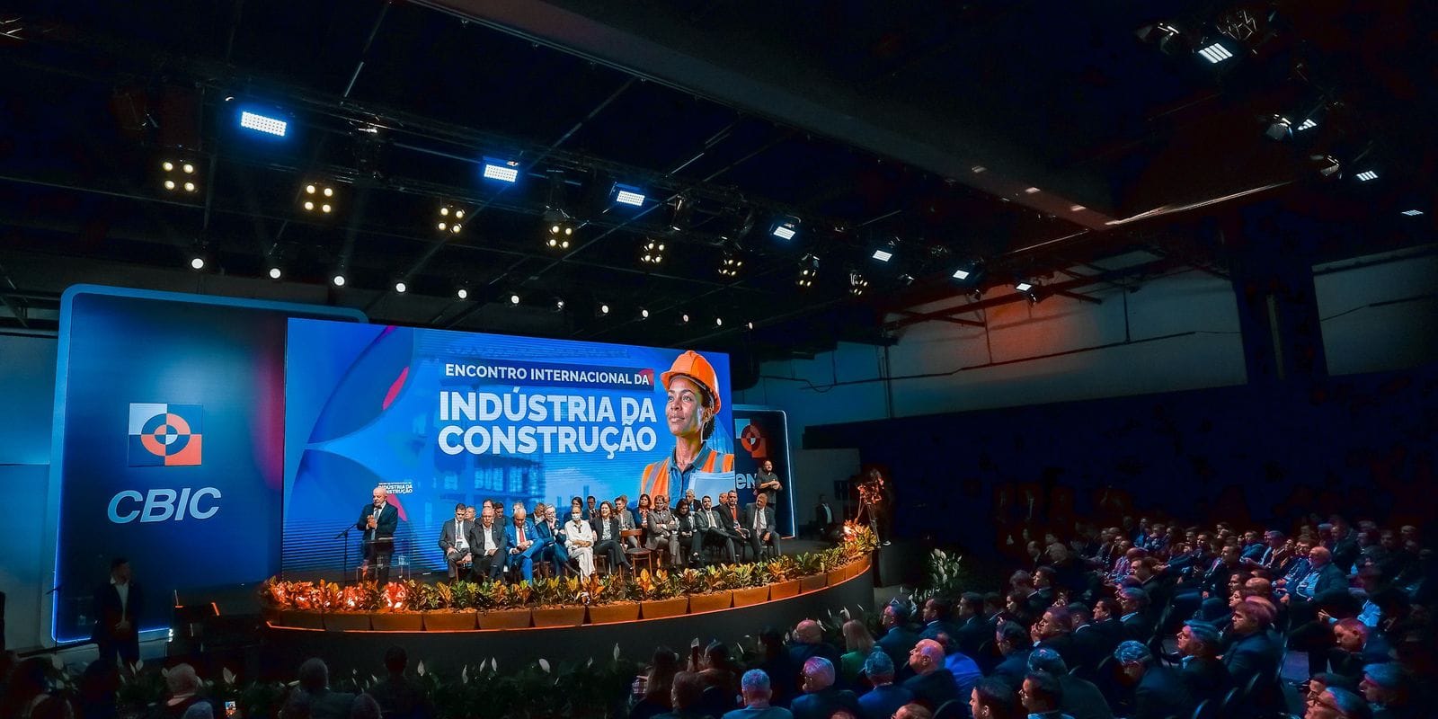 Lula Solicita Estudo para Compreender Baixa Adesão ao Programa Reforma Casa Brasil