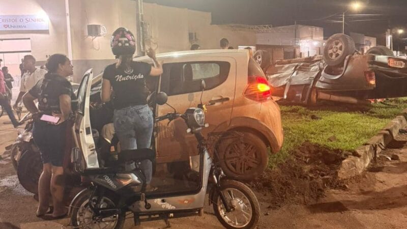 Acidente na Zona Oeste: Estudante Colide com Carro e Adolescente é Ferida por Pneu