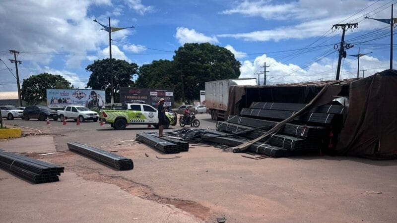 Acidente com Carreta Provoca Congestionamento em Santarém
