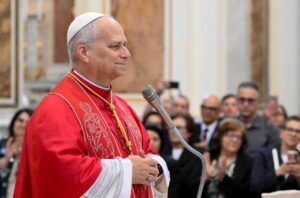 Papa Leão XIV Enfatiza a Esperança e a Confiança em Acerra