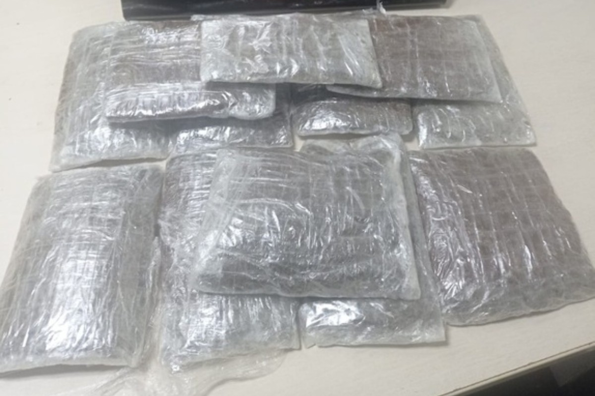 Mulher é Detida por Tráfico de Drogas no Aeroporto de Manaus