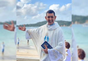 O Padre do Tocantins que Encanta a Internet com Bom Humor e Danças