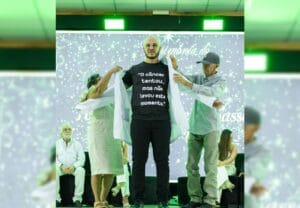 Cerimônia do Jaleco: Estudante de Medicina Celebra Superação Familiar em Meio ao Câncer