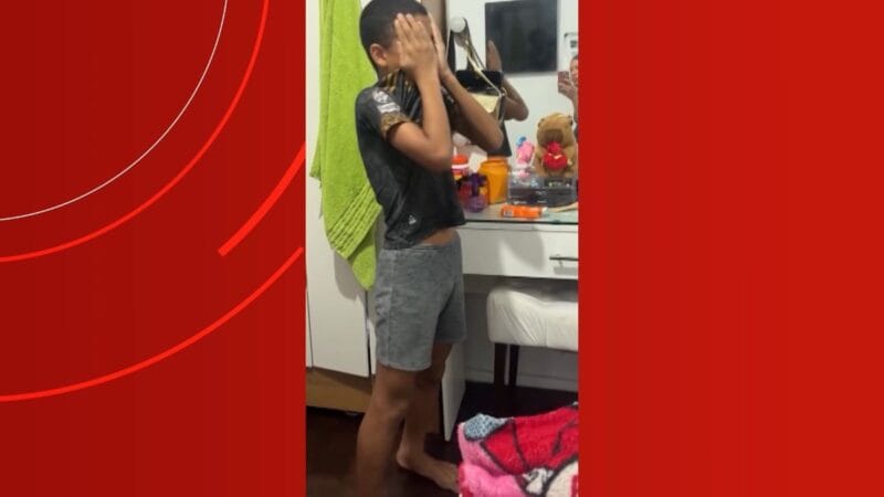 Emoção nas Redes: Criança de Manaus Chora ao Tirar Figurinha Rara de Cristiano Ronaldo