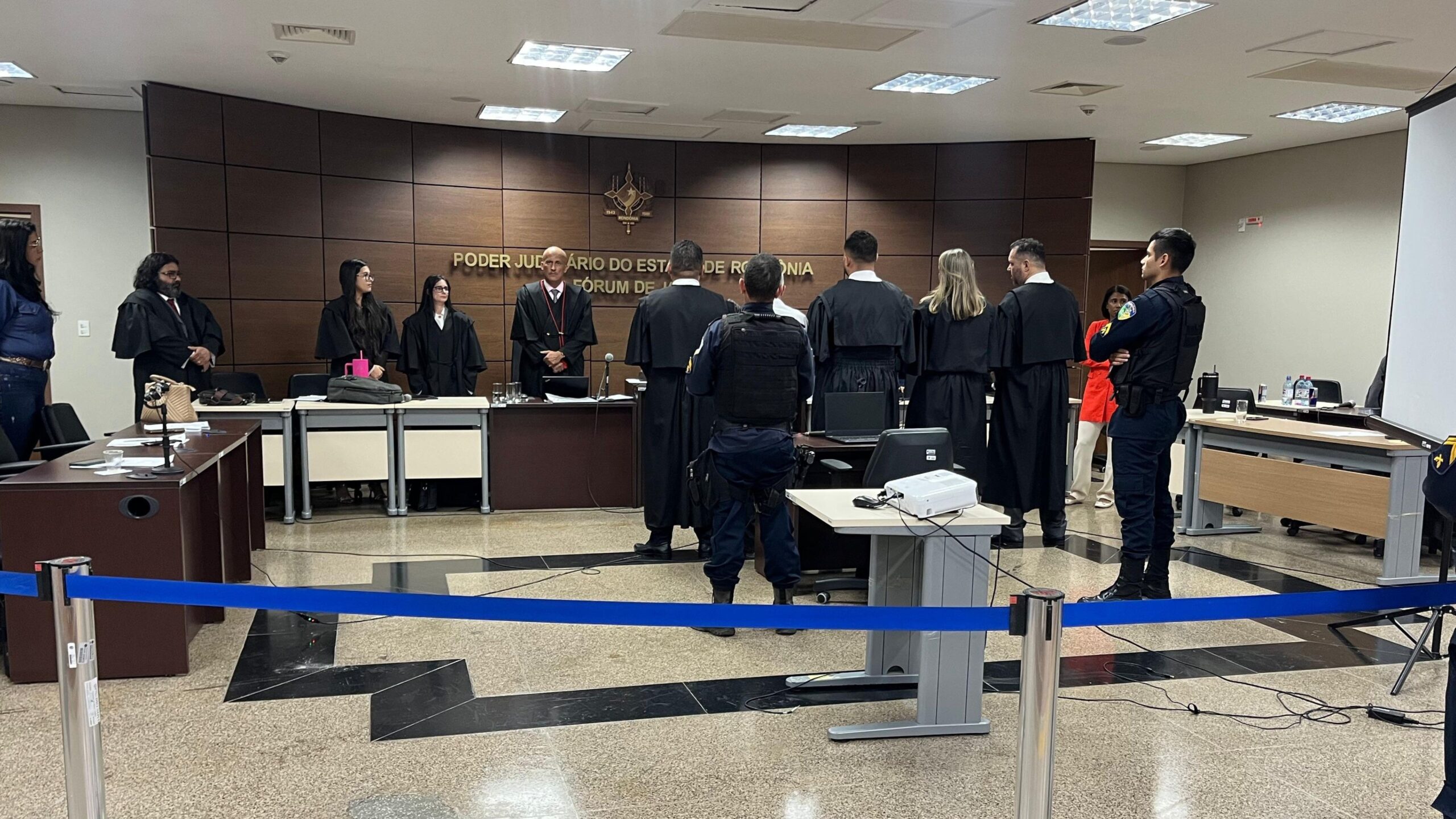 Homem condenado a 30 anos por homicídio de ex-esposa; júri rejeita feminicídio em RO