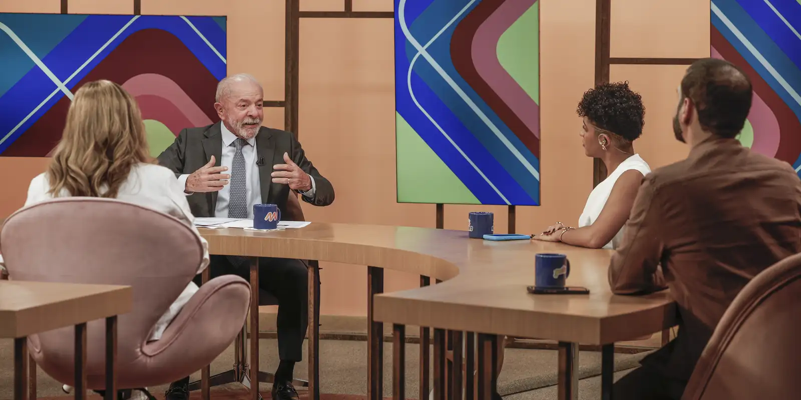 Lula Defende Redução da Jornada de Trabalho em Entrevista na TV Brasil