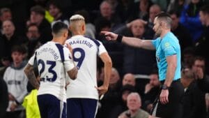 Atacante do Tottenham Passa de Herói a Vilão em Empate Dramático