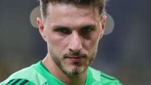 Erro de Goleiro Brasileiro Prejudica Al Nassr em Jogo Contra Al Hilal