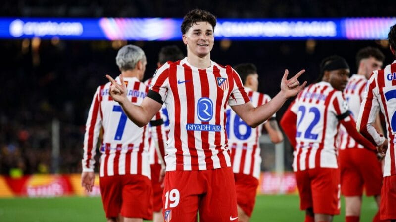 PSG Demonstra Interesse em Julian Alvarez, Enquanto Avalia Futuro de Gonçalo Ramos