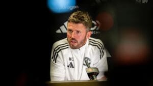 Manchester United Avança em Acordo com Treinador até 2028