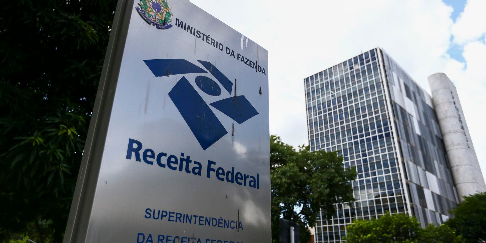 Arrecadação Federal Alcança Recorde de R$ 278 Bilhões em Abril de 2026