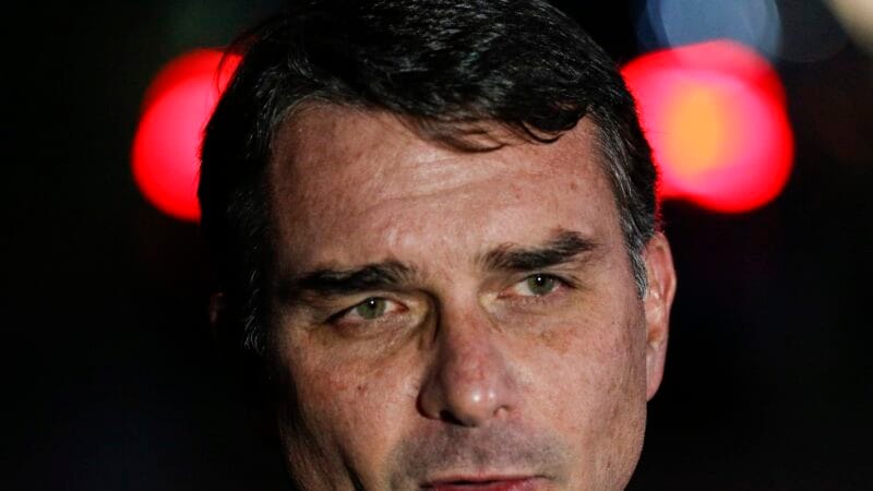 Flávio Bolsonaro Reconhece Contato com Banqueiro Vorcaro e Defende Legalidade de Acordo