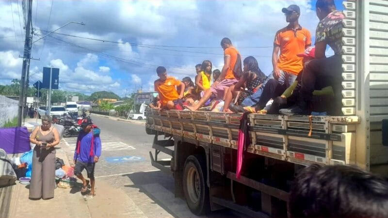 Retorno das Famílias Desabrigadas em Cruzeiro do Sul Após Enchente do Rio Juruá