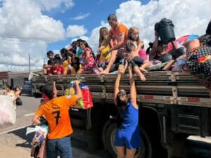 Famílias de Cruzeiro do Sul Retornam para Casa Após Cheia do Rio Juruá