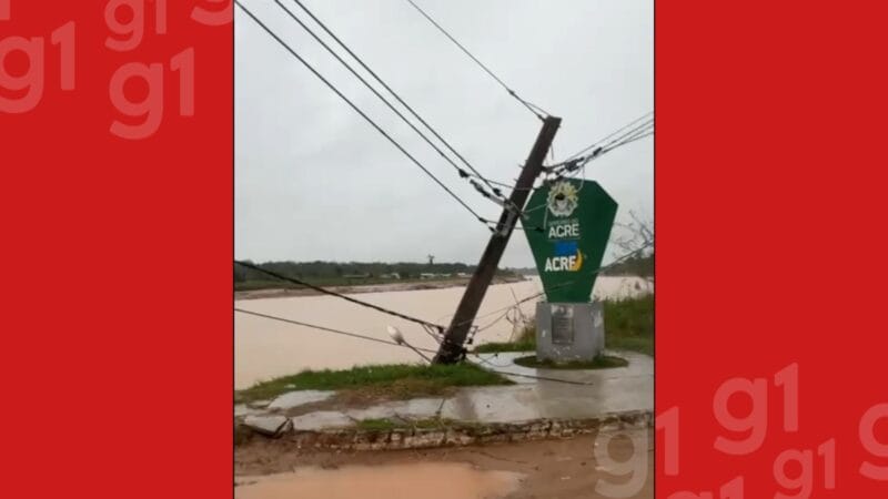 Deslizamento de Terra em Rodrigues Alves Causa Queda de Poste no Rio Juruá