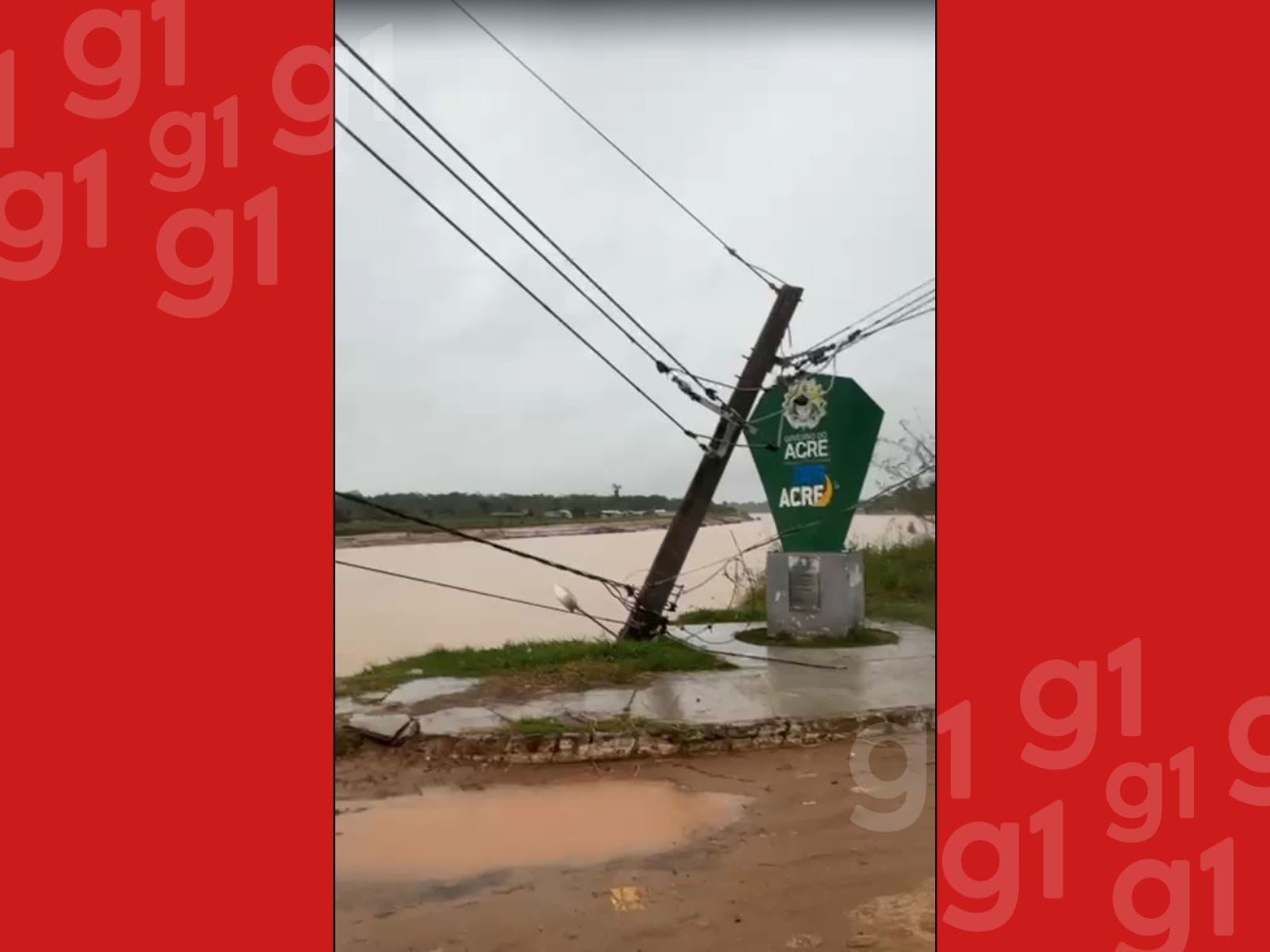 Deslizamento de Terra em Rodrigues Alves Causa Queda de Poste no Rio Juruá