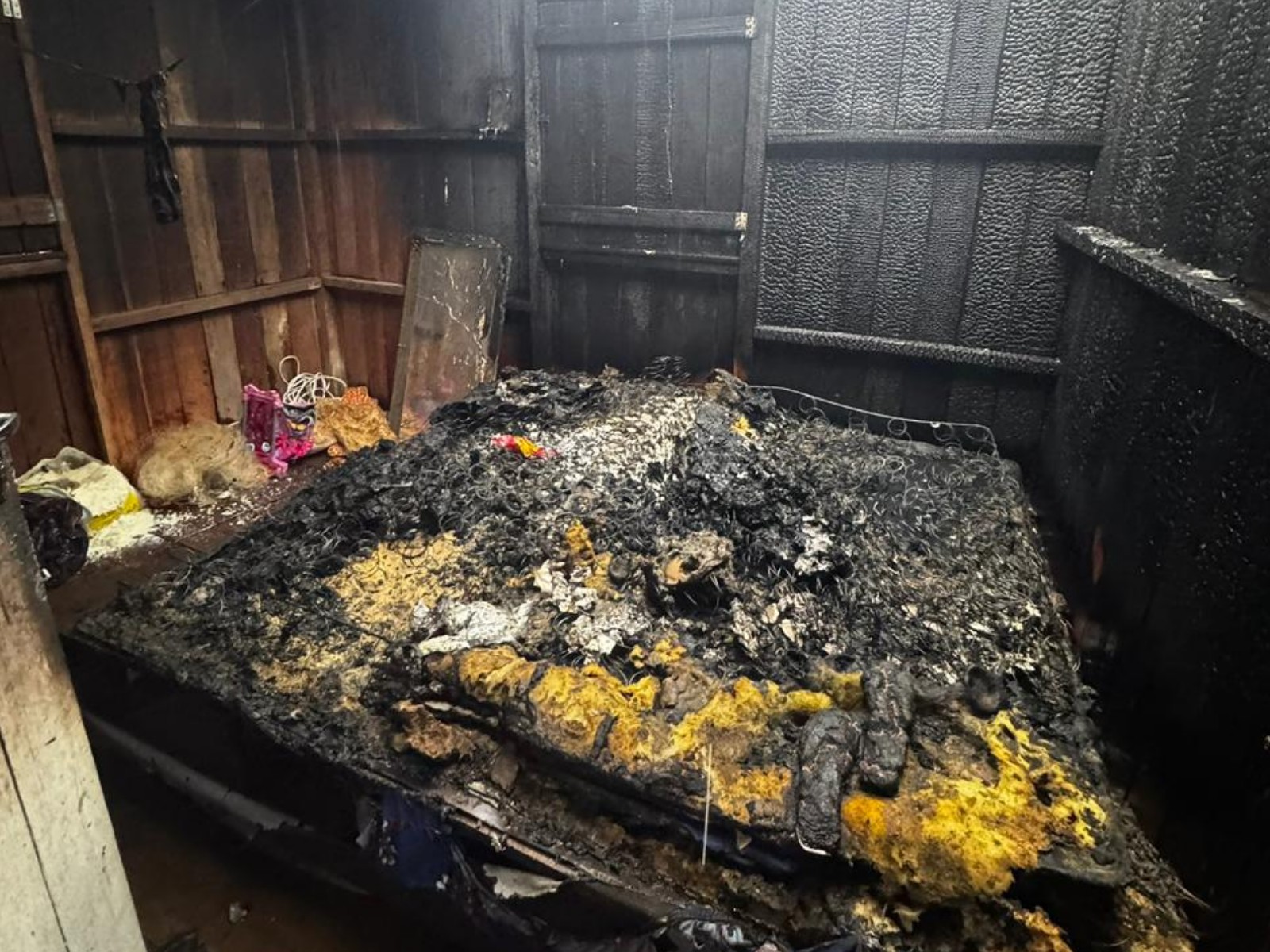Tragédia em Cruzeiro do Sul: Homem Falece Após Incêndio em Residência de Madeira