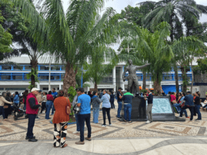 Greve na Educação Municipal de Rio Branco: Profissionais Lutam por Reajuste Salarial
