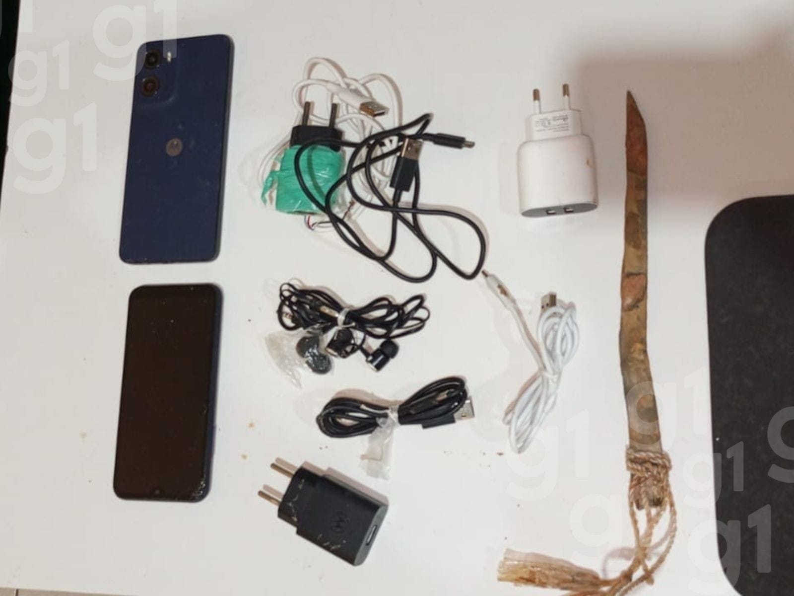 Operação Mute no Acre: Sete Celulares e Substâncias Ilícitas Apreendidos em Presídios