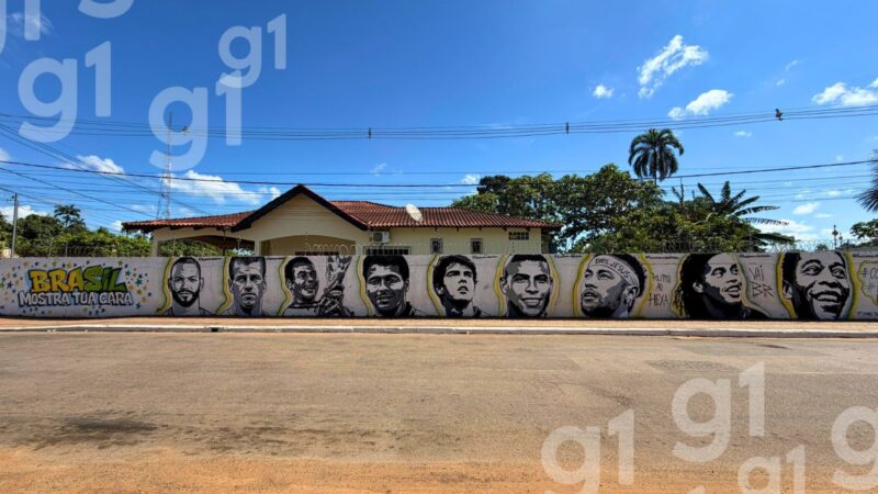 Grafiteiro Acreano Transforma Muro em Tributo ao Futebol Brasileiro