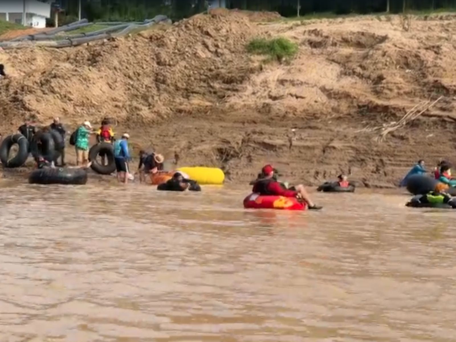 Primeira Descida de Boia no Rio Acre Atrai Multidão em Rio Branco
