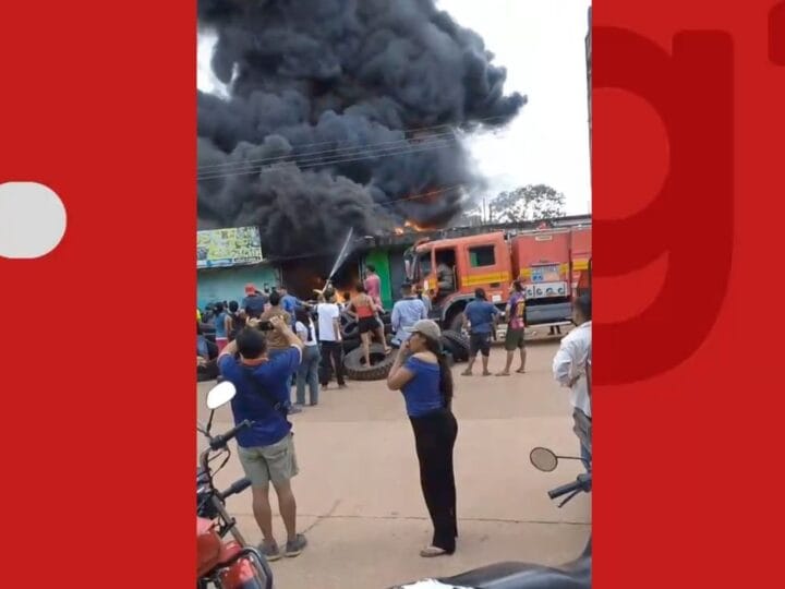 Bombeiros do Acre Intervêm em Incêndio em Loja na Bolívia