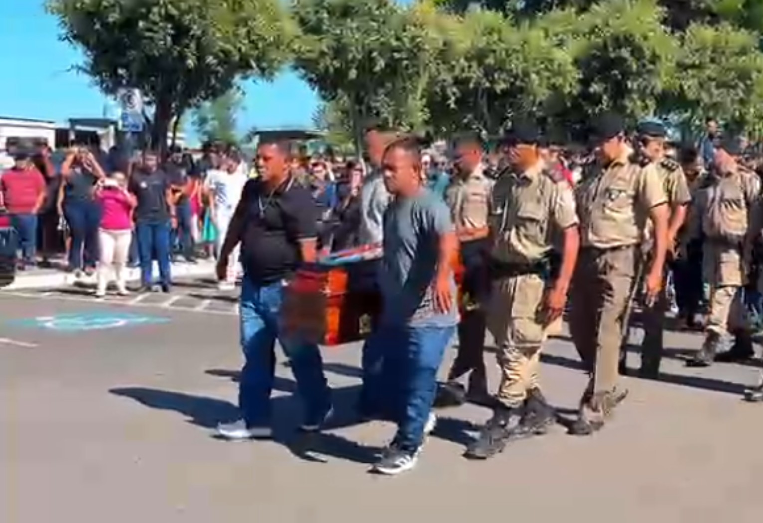 Militares Prestam Homenagem a Policial Falecido em Acidente Doméstico