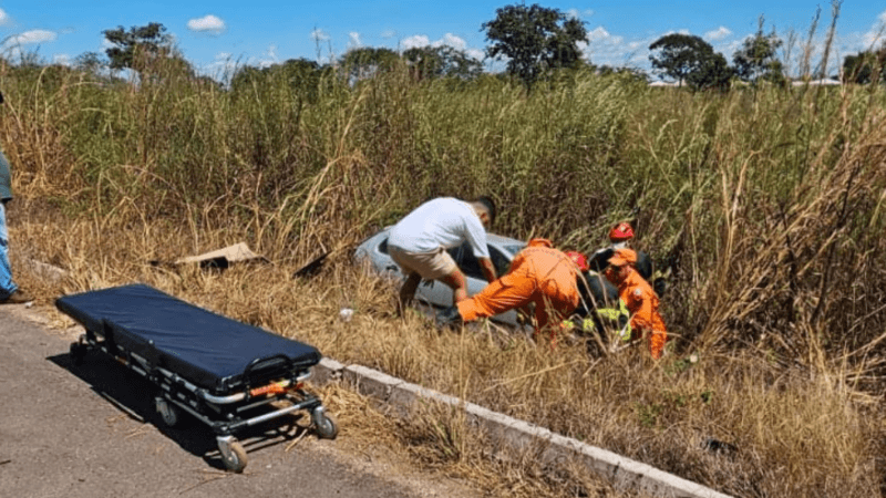 Tragédia na BR-153: Jovem perde a vida em colisão entre carro e carreta