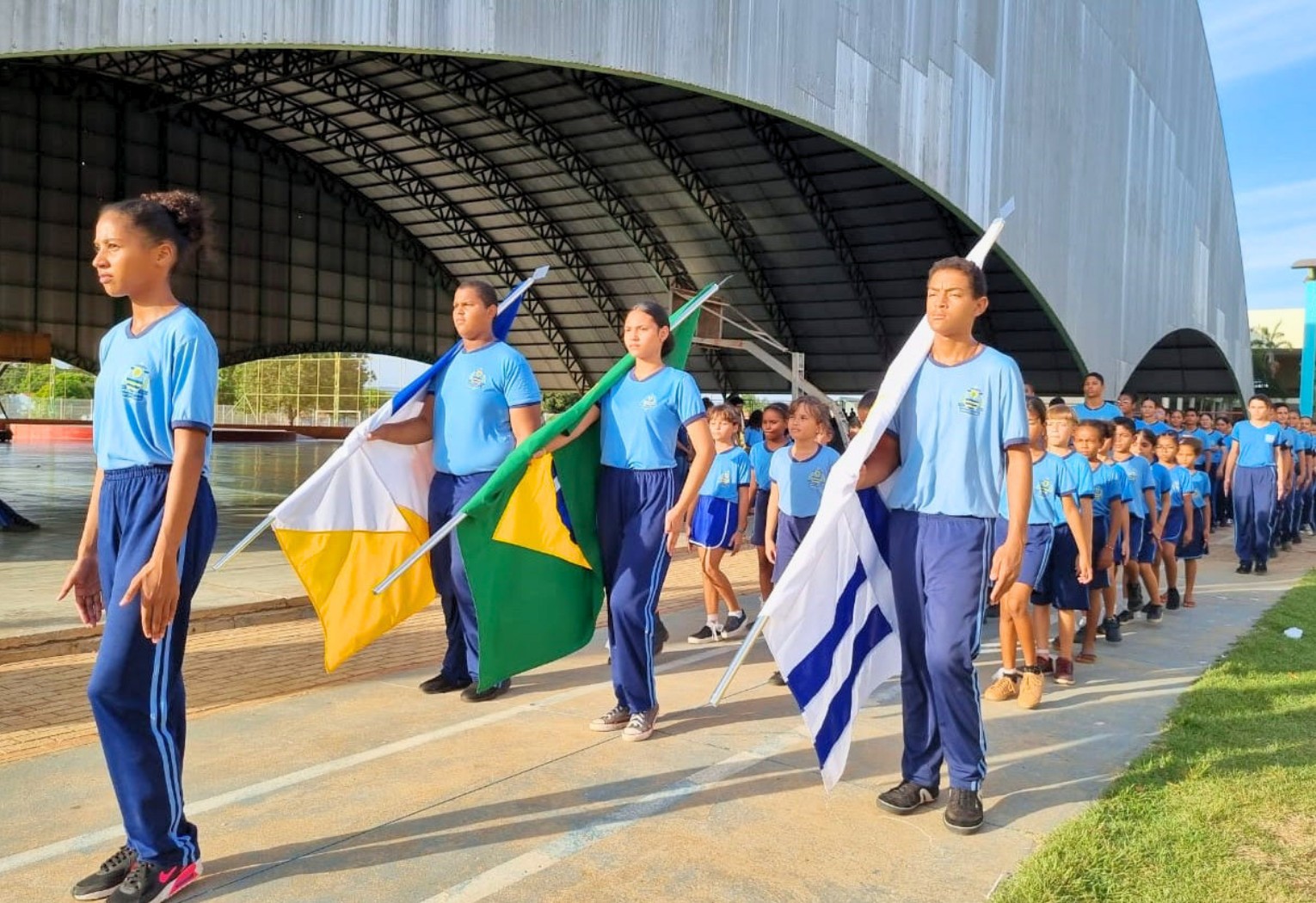 Palmas Comemora 37 Anos com Desfile Cívico e Corte de Bolo