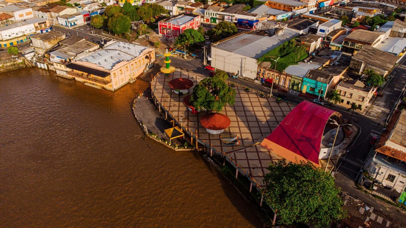 Festival de Parintins 2026: Hospedagem em Alta e Aluguéis Extravagantes