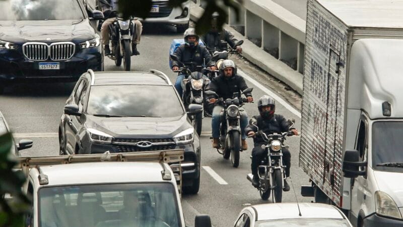 Trabalhadores Autônomos Enfrentam Cargas Horárias Elevadas no Brasil