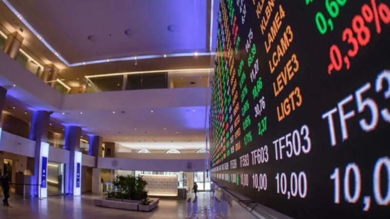 Bolsa Brasileira Enfrenta Queda e Dólar se Valoriza em Meio a Incertezas Globais e Políticas