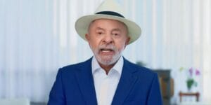 Lula Comenta Relação entre Flávio Bolsonaro e Banqueiro Envolvido em Fraudes