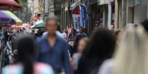 Desigualdade no Emprego: Taxas de Desemprego entre Pretos e Brancos no Brasil
