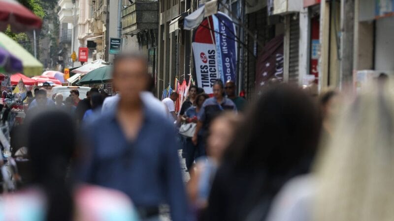 Desigualdade no Emprego: Taxas de Desemprego entre Pretos e Brancos no Brasil