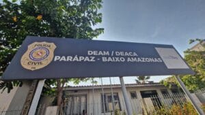Mulher Busca Refúgio em Banheiro e Clama por Ajuda Durante Ameaças do Companheiro em Santarém