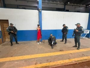 Prisão de Mulher por Tráfico de Drogas em Santarém: Emocionante Abordagem da PM