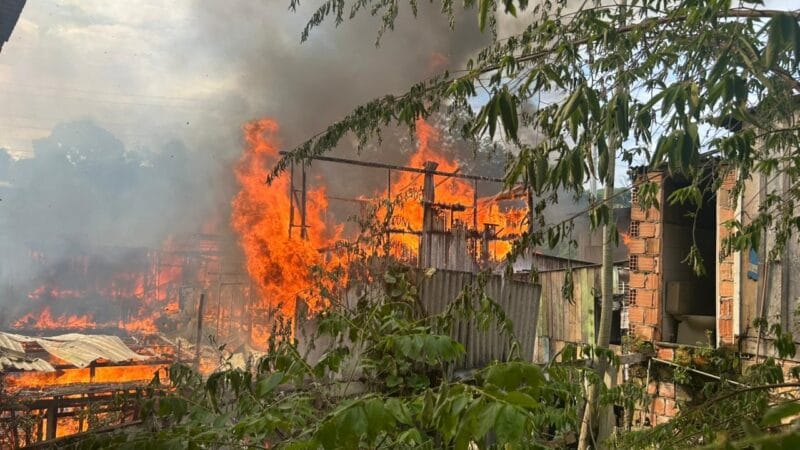 Incêndio Destrói Várias Residências no Bairro São Jorge, em Manaus