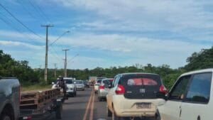 Cratera na Rodovia Fernando Guilhon Causa Congestionamentos em Santarém